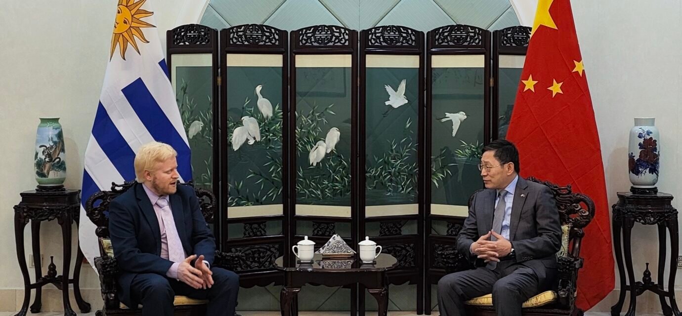 EMBAJADA DE LA REPÚBLICA POPULAR CHINA EN LA REPÚBLICA ORIENTAL DEL URUGUAY