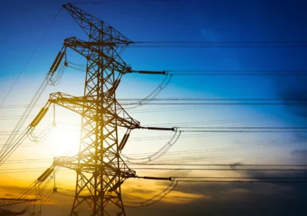 Adaptación climática, el valor de la integración energética en el Cono Sur torre de alta tensión