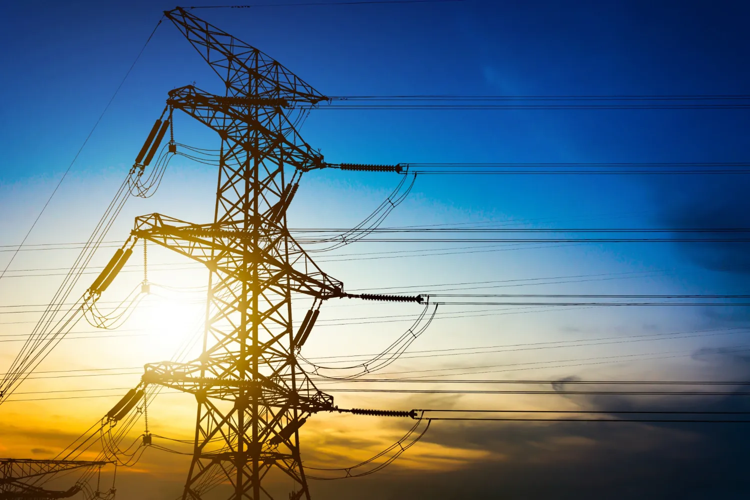 Adaptación climática, el valor de la integración energética en el Cono Sur torre de alta tensión